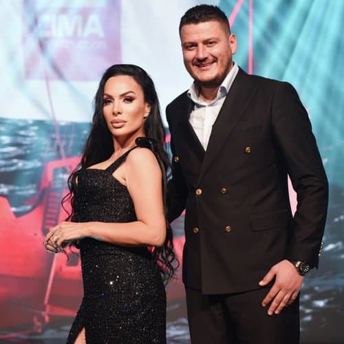 Ti n 'kosove unë n 'diasporë