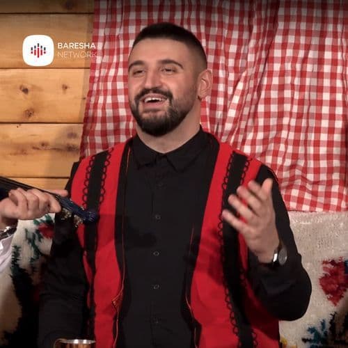 Neper shtyllat e telefonit